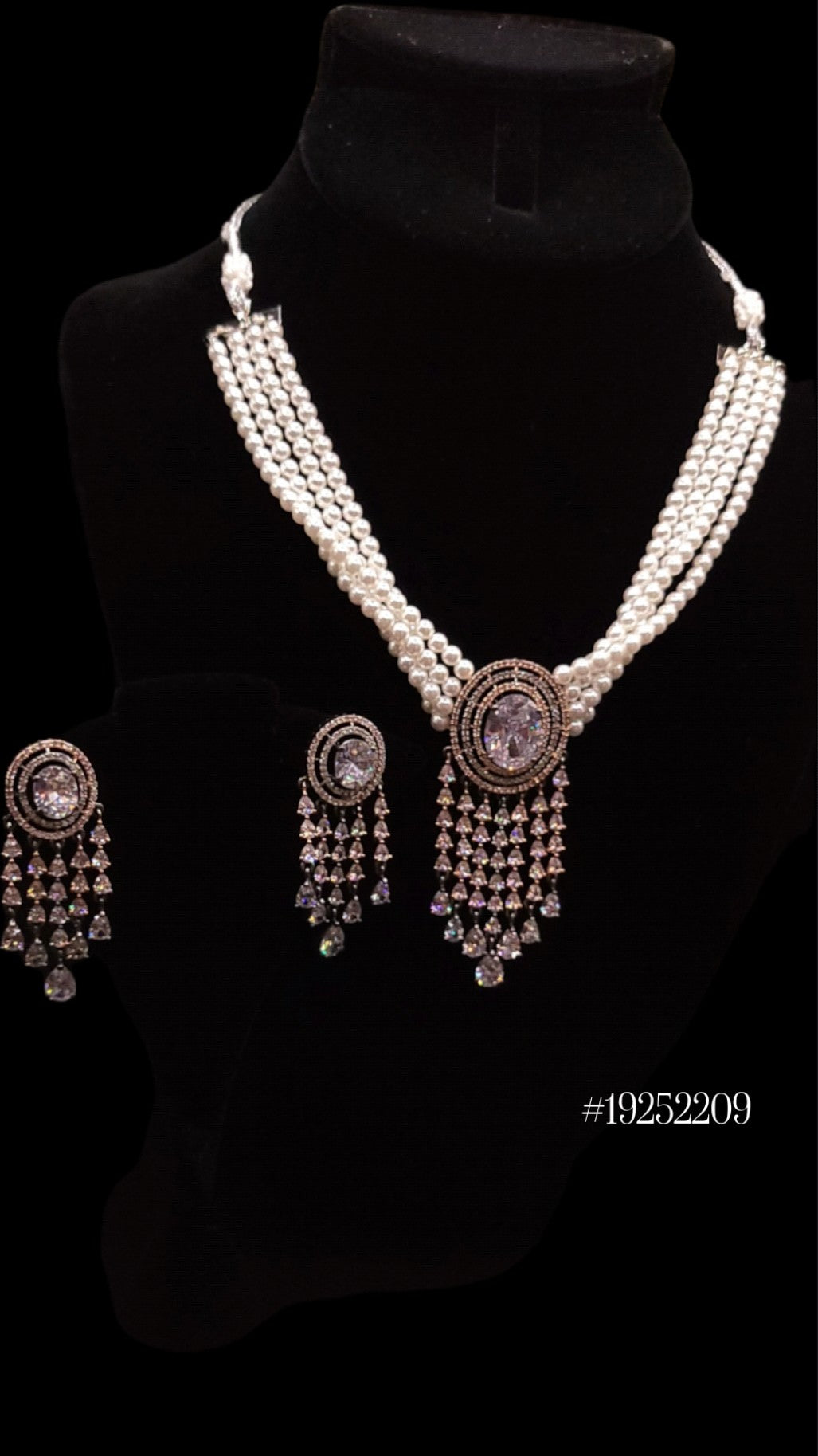 PEARLS AND DIAMOND NECKLACE SET