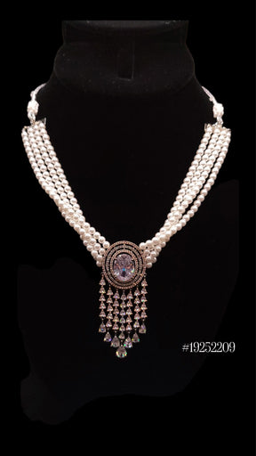 PEARLS AND DIAMOND NECKLACE SET
