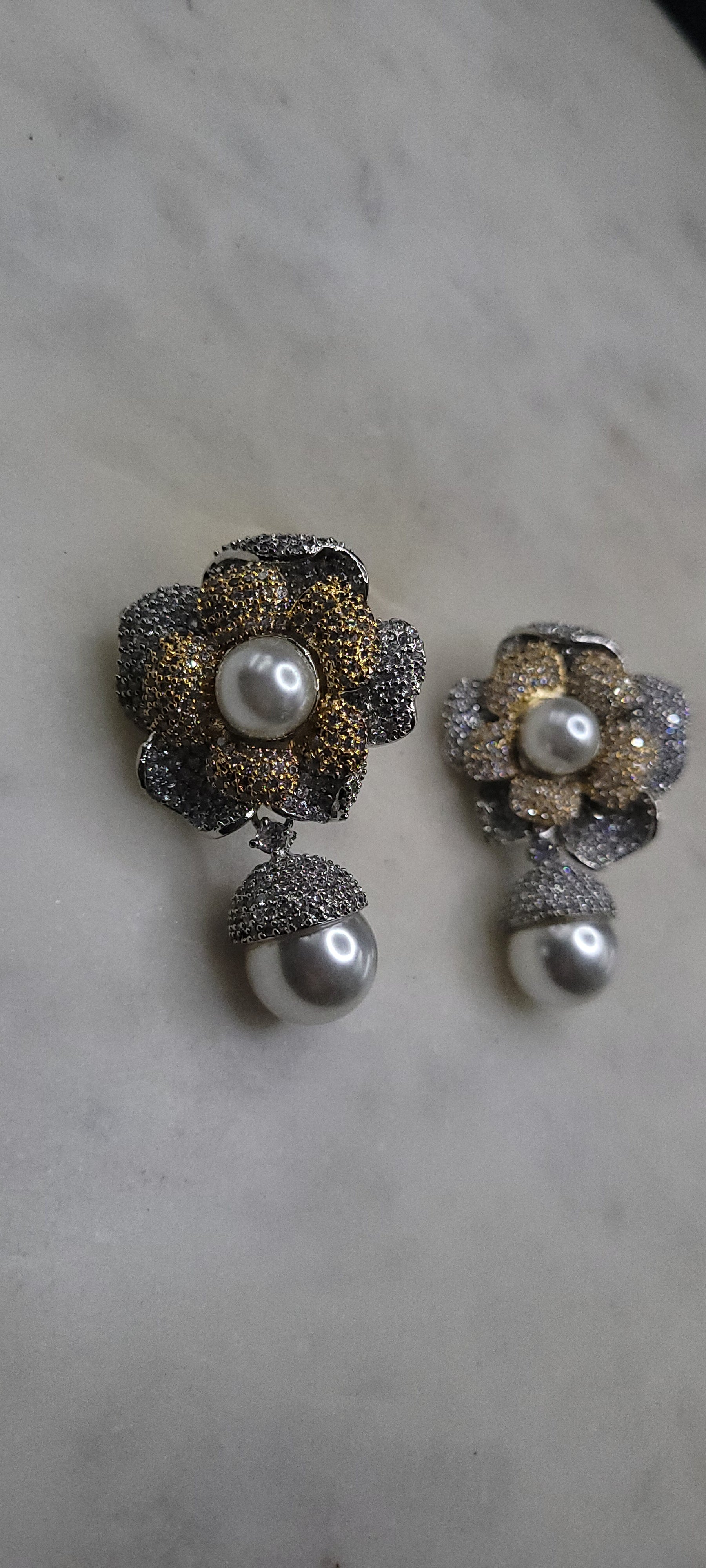 Unique design two toned earrings with pearls