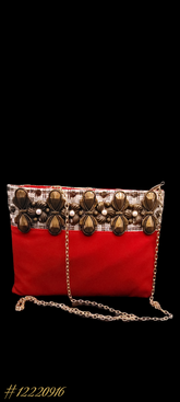 CASUAL RED CLUTCH WITH BRONZE COLOR DETAILS AND WHITE PEARLS