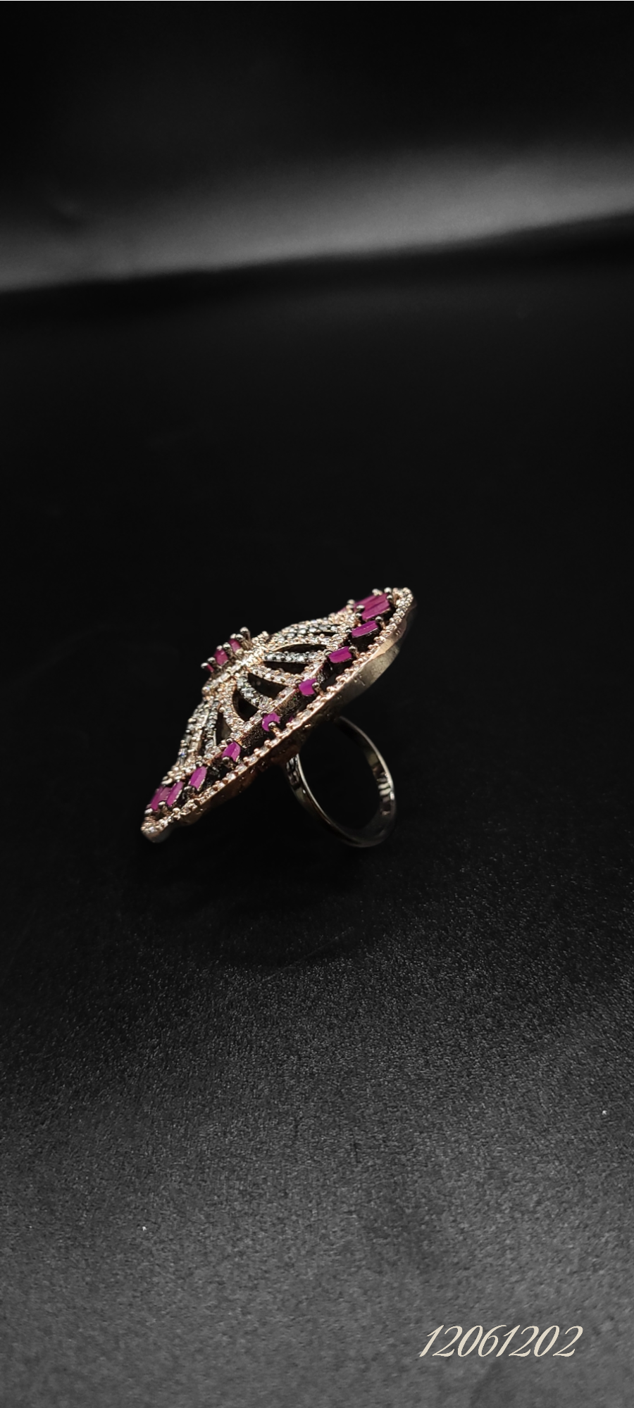 FLAWLESS DESIGNER DIAMOND RING IN ROSE GOLD AND PINK COLOR