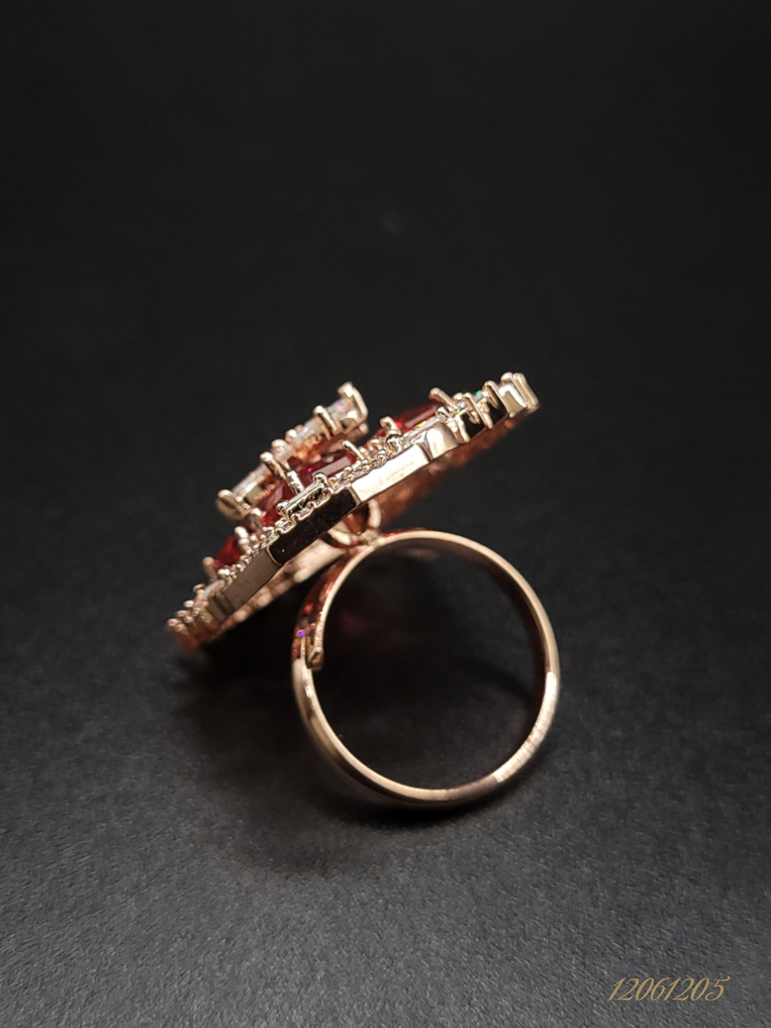 SPARKLING ROSE GOLD DIAMOND RING WITH PINK STONE