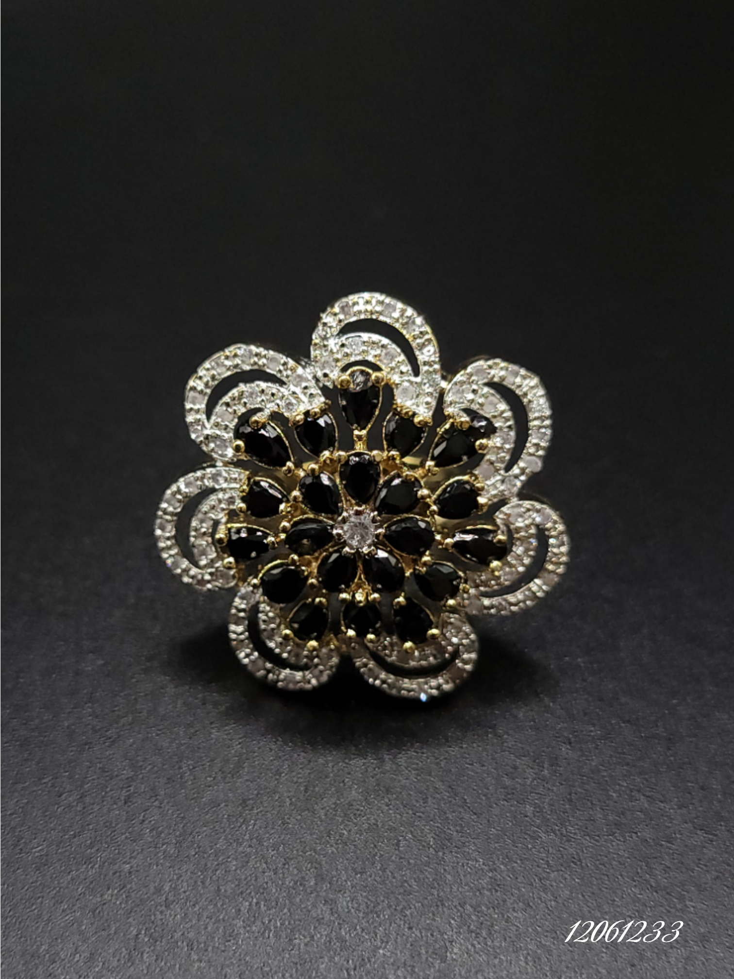 FLORAL DIAMOND IN GOLD TONE WITH BLACK STONES