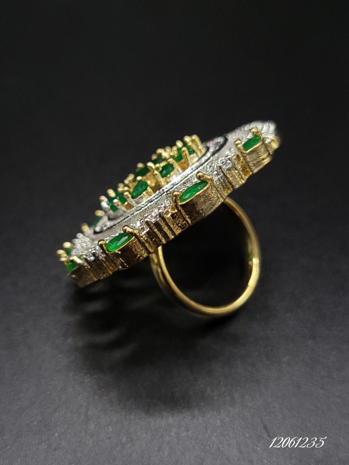 STUNNING GOLD DIAMOND RING WITH GREEN STONES