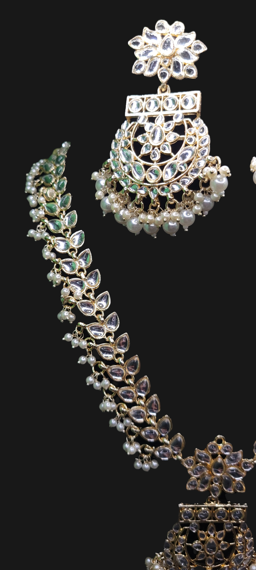 KUNDAN PEARLED NECKLACE SET WITH EARRINGS AND MAANG TIKKA