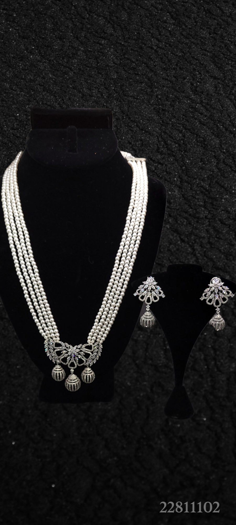 PEARLS AND DIAMONDS NECKLACE SET WITH EARRINGS