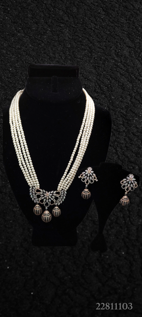 PEARLS AND DIAMONDS NECKLACE SET WITH EARRINGS